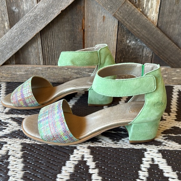 * NWOT* Cloud Footwear | Kenzie Heels - Picture 4 of 11